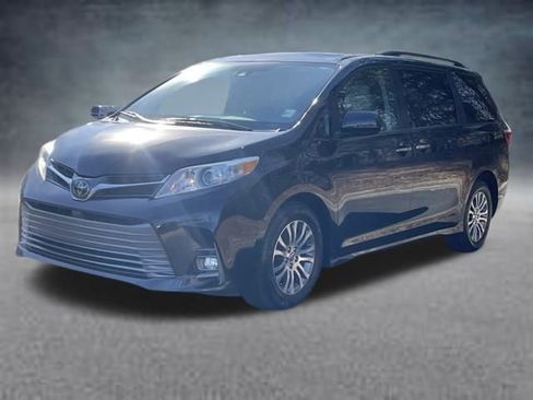 Used 2020 Toyota Sienna XLE image 29