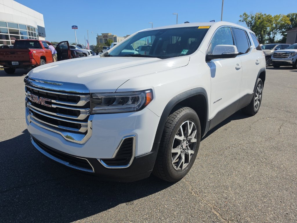 Used 2023 GMC Acadia SLE FWD image 3
