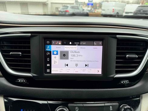 Used 2023 Chrysler Voyager LX image 27