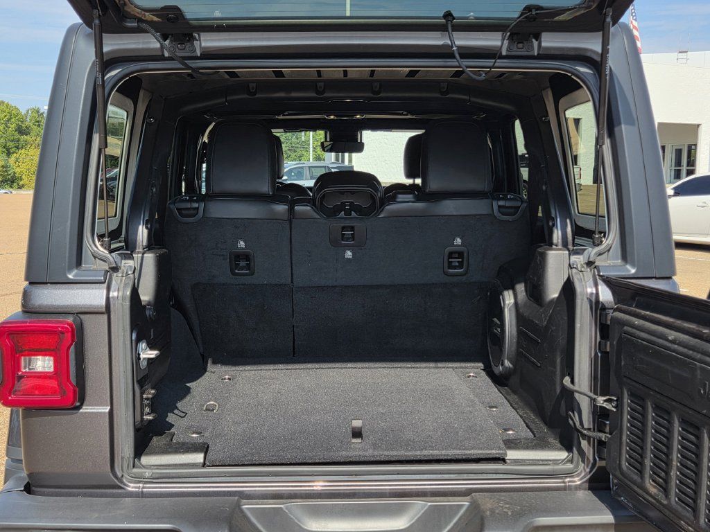 Used 2022 Jeep Wrangler Unlimited Sahara w/ Cold Weather Group AWD/4WD image 29