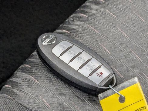 Used 2020 Nissan Rogue SV image 36