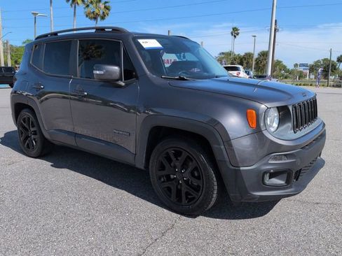 Used 2017 Jeep Renegade Altitude FWD image 2