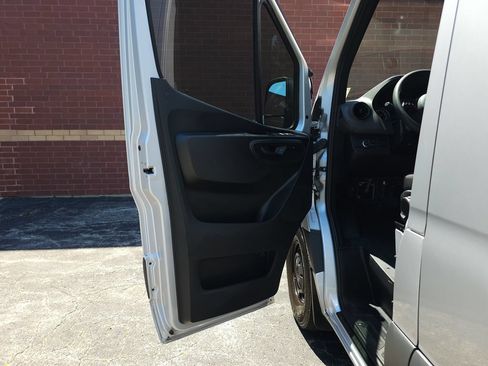 Used 2024 Mercedes-Benz Sprinter 2500 w/ Acoustic Package image 5