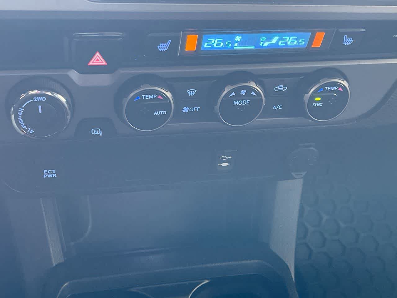 Used 2017 Toyota Tacoma TRD Sport AWD/4WD image 19