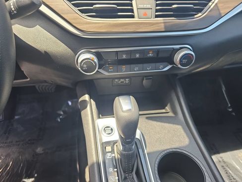 Used 2025 Nissan Altima 2.5 SV FWD image 17