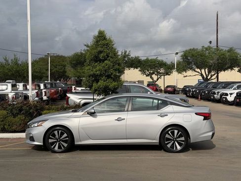 Used 2022 Nissan Altima 2.5 SV image 4
