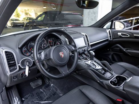 Used 2013 Porsche Cayenne Diesel AWD/4WD image 4