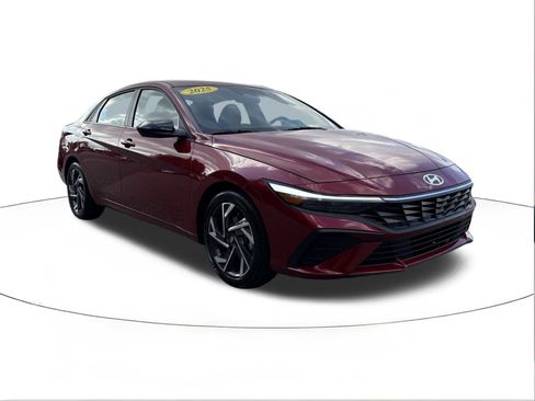 Certified 2025 Hyundai Elantra Sport image 1