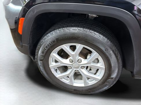 Used 2023 Jeep Grand Cherokee Limited AWD/4WD image 31