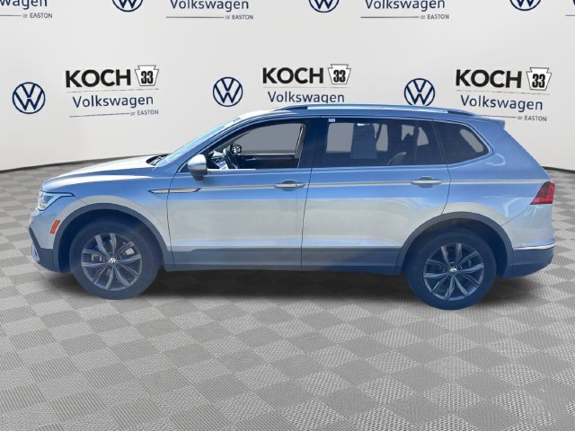 Used 2022 Volkswagen Tiguan SE w/ Panoramic Sunroof Package AWD/4WD image 4