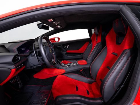 Used 2021 Lamborghini Huracan EVO RWD image 19
