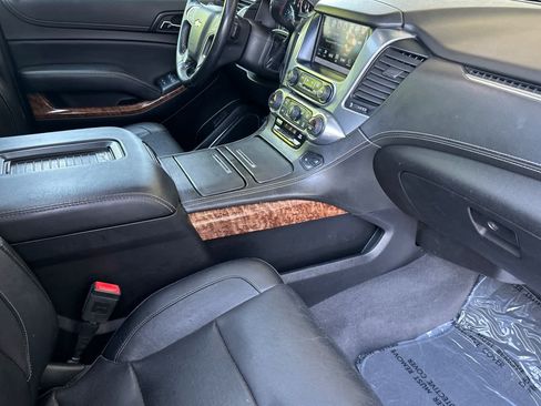 Used 2019 Chevrolet Suburban Premier AWD/4WD image 18