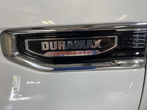 Used 2023 GMC Sierra 1500 Denali w/ Technology Package AWD/4WD image 9