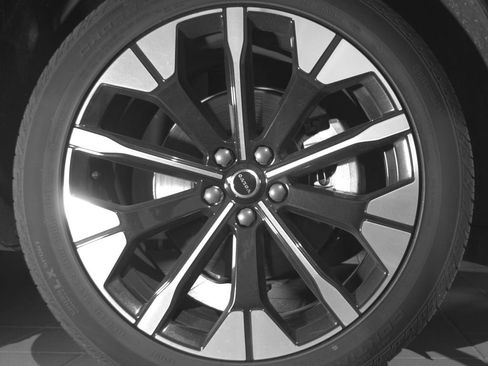 Certified 2026 Volvo XC60 B5 Plus AWD/4WD image 24