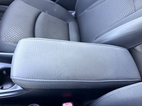Used 2022 Toyota Prius LE AWD/4WD image 39
