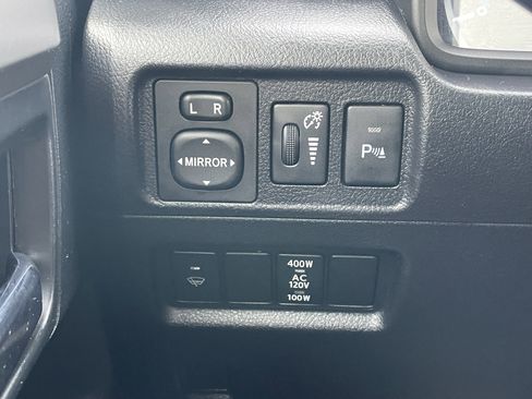 Used 2015 Toyota 4Runner Limited image 15