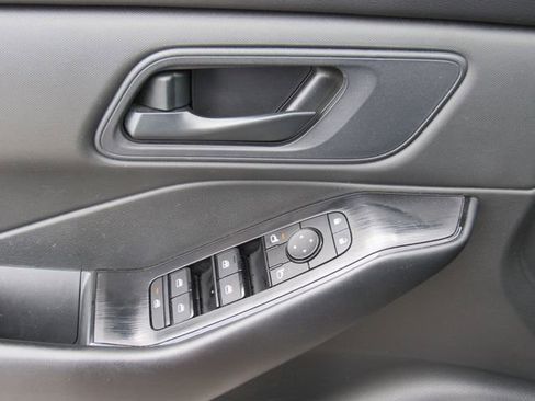 Used 2024 Nissan Rogue S AWD/4WD image 21