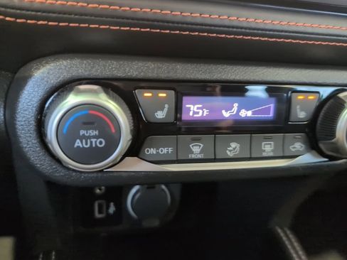 Used 2020 Nissan Kicks SR w/ SR Premium Package image 19