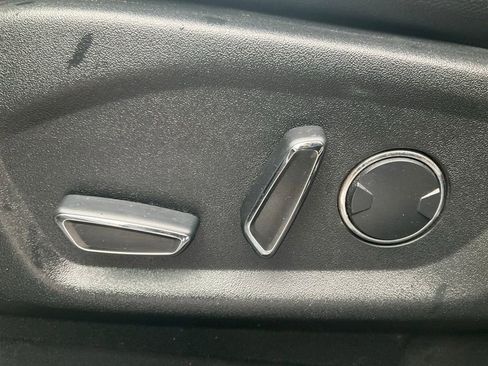 Used 2018 Ford Explorer XLT w/ Equipment Group 202A image 8