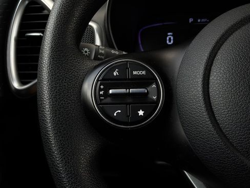 Used 2025 Kia Soul LX w/ LX Technology Package FWD image 31