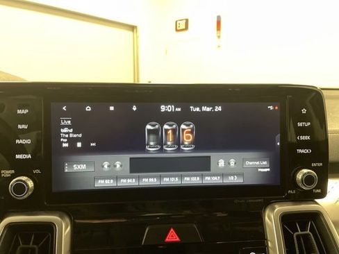 Used 2022 Kia Sorento EX w/ Panoramic Sunroof Package image 16