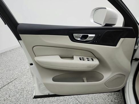 Used 2023 Volvo XC60 B5 Ultimate w/ Climate Package FWD image 14