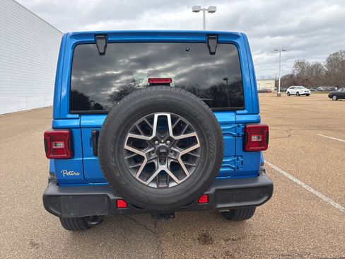 Used 2024 Jeep Wrangler Sahara w/ Technology Group image 6