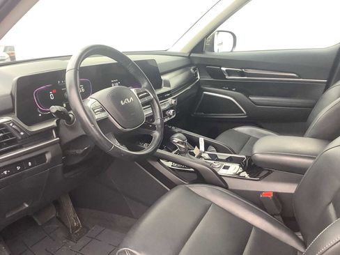 Used 2024 Kia Telluride S w/ S Sunroof Package image 3