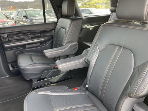 Used 2024 Ford Expedition Platinum image 13