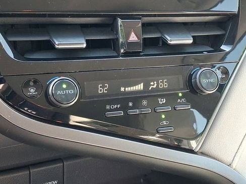 Used 2022 Toyota Camry SE FWD image 12
