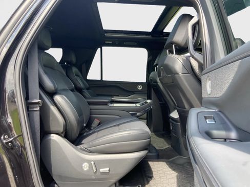 Used 2025 Lincoln Navigator L Reserve w/ Jet Appearance Package AWD/4WD image 19