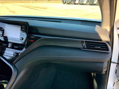 Used 2022 Toyota Camry SE FWD image 18