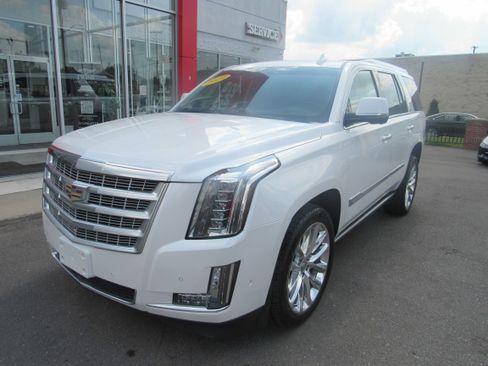 Used 2019 Cadillac Escalade Premium Luxury AWD/4WD image 2