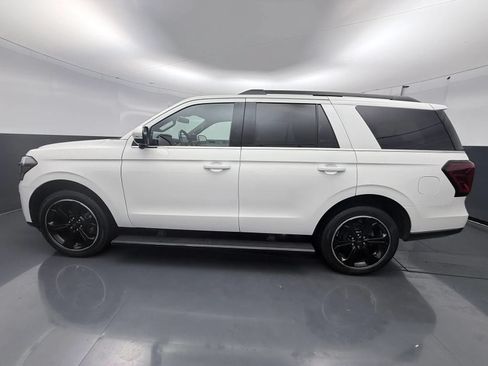 Used 2023 Ford Expedition Limited AWD/4WD image 4