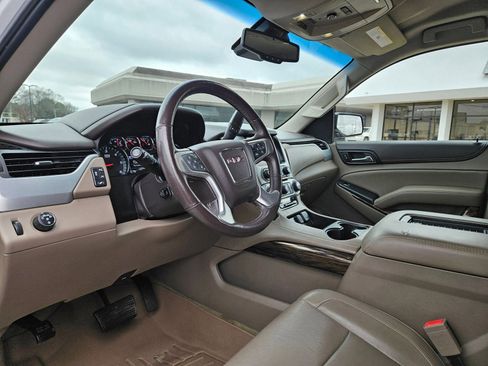 Used 2017 GMC Yukon SLT image 10