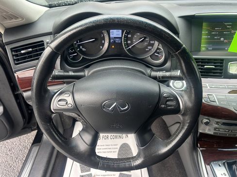 Used 2017 INFINITI Q70 3.7 image 19