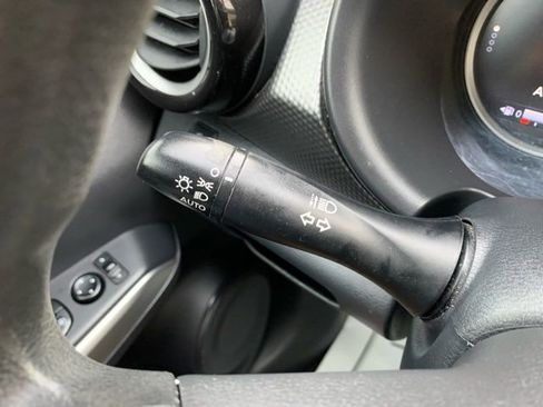 Used 2019 Nissan Kicks SV image 32