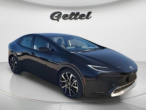 New 2026 Toyota Prius Plug-In Hybrid FWD image 2