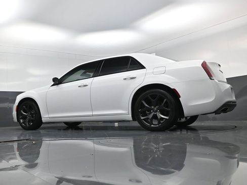 Used 2023 Chrysler 300 Touring w/ Sport Appearance Package image 18