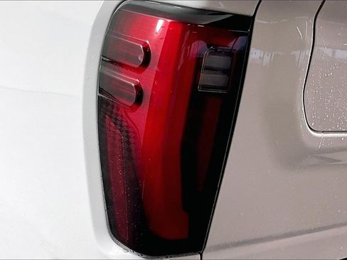 Used 2024 GMC Sierra 2500 SLT w/ SLT Premium Package image 24