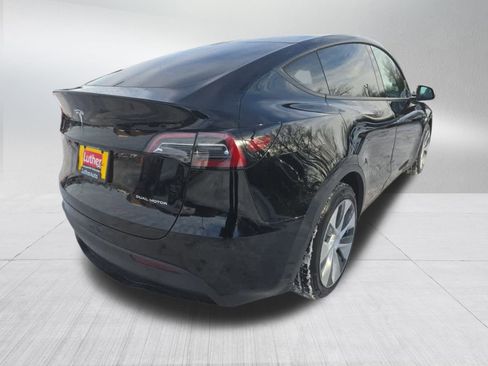 Used 2021 Tesla Model Y Long Range image 3