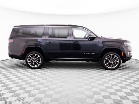 Used 2024 Jeep Wagoneer L Series III w/ Premium Group I AWD/4WD image 8