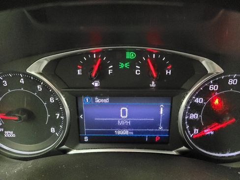 Used 2024 GMC Terrain SLE w/ Driver Convenience Package FWD image 23