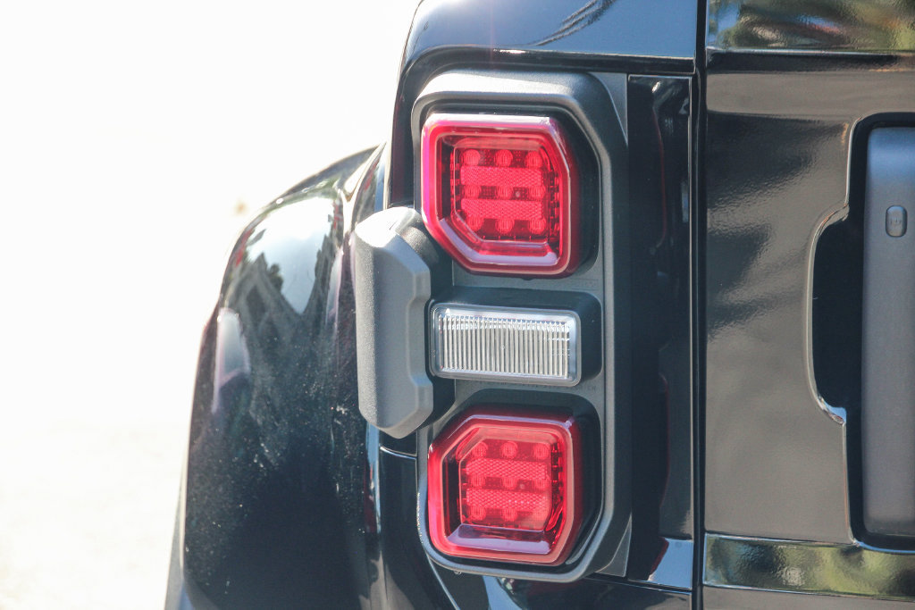 New 2026 Ford Bronco Raptor w/ Interior Carbon Fiber Pack AWD/4WD image 9