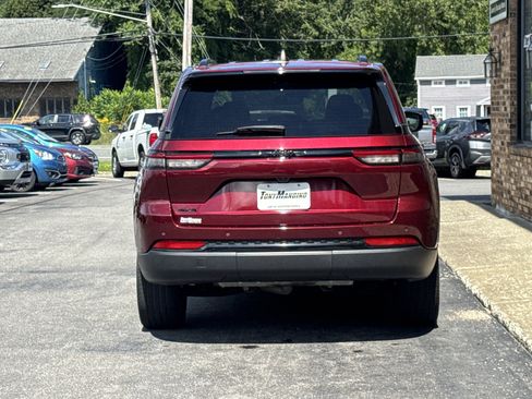 Used 2023 Jeep Grand Cherokee Altitude AWD/4WD image 4