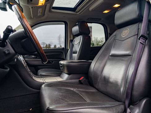 Used 2014 Cadillac Escalade Platinum image 10