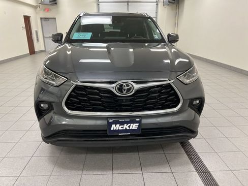 Used 2024 Toyota Highlander Limited AWD/4WD image 3