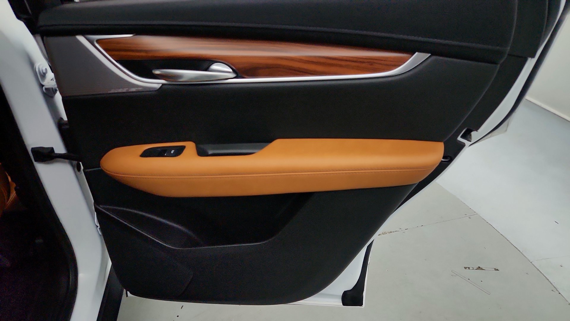 Used 2024 Cadillac XT5 Premium Luxury w/ LPO, Floor Liner Package FWD image 2