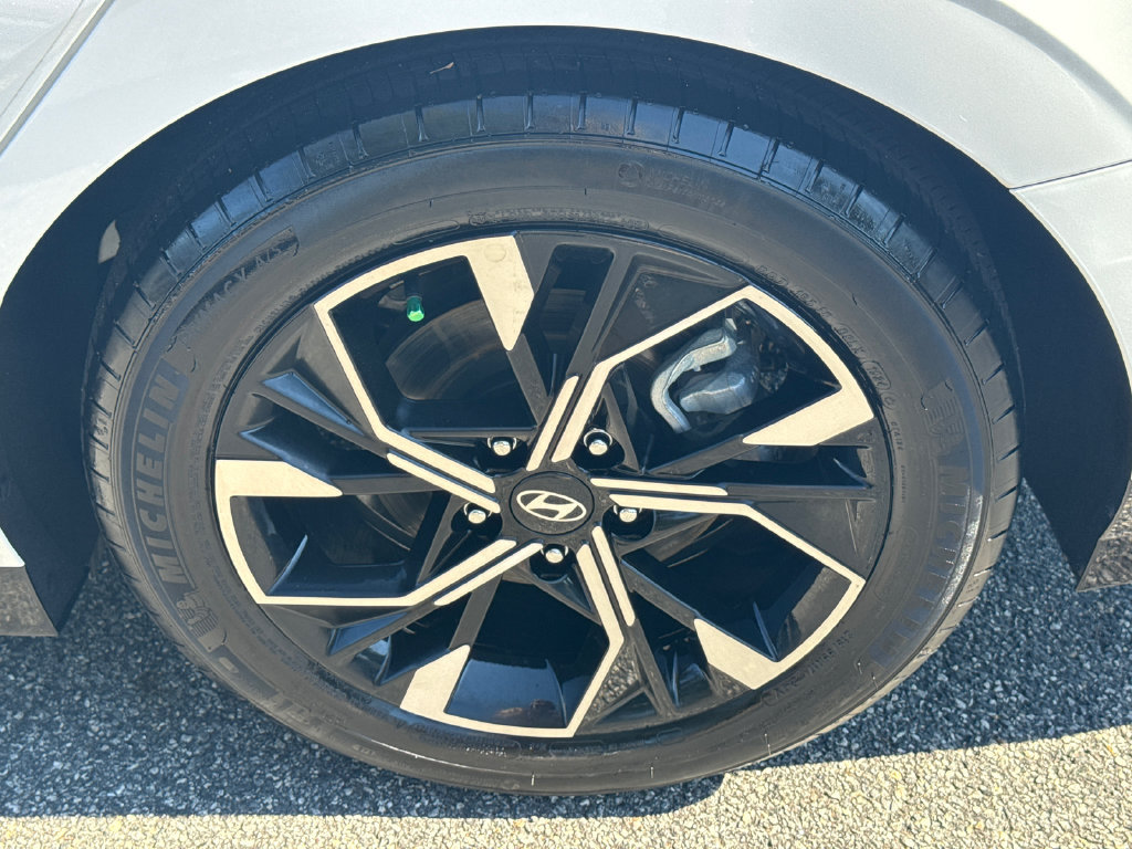 Certified 2025 Hyundai Sonata SEL FWD image 14