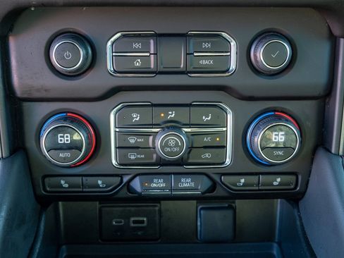 Used 2023 Chevrolet Suburban RST image 21